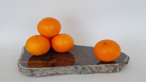 Granitinis padeklas su apelsinais
